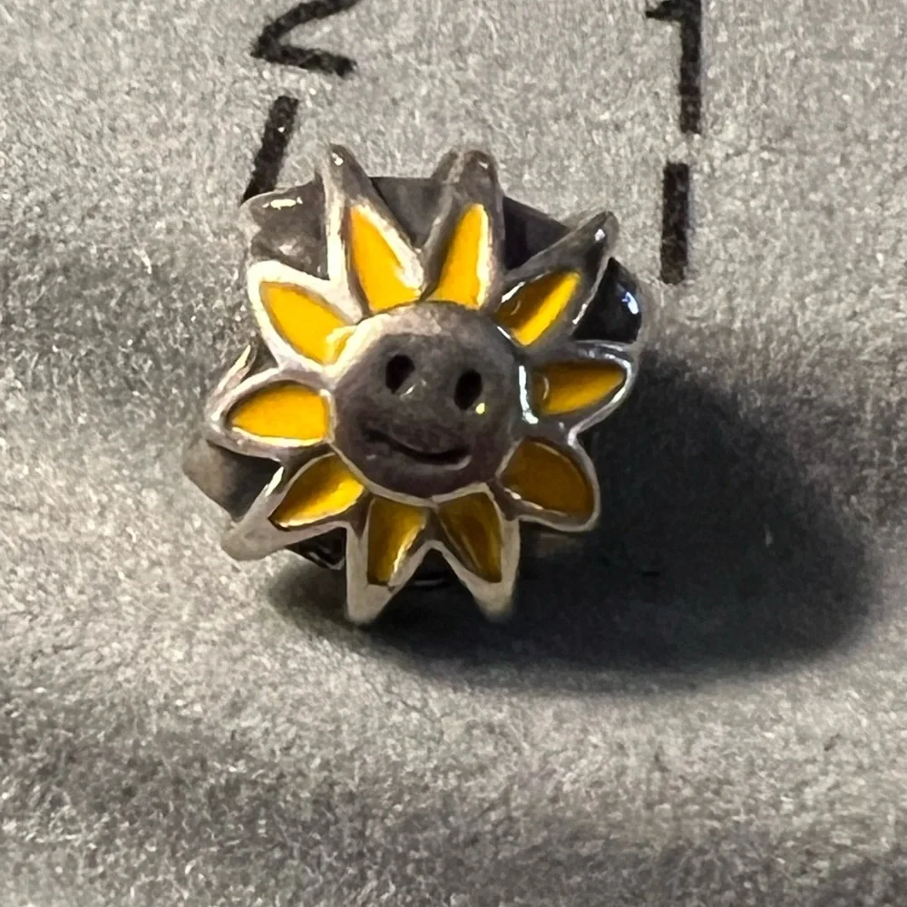 N/A cute yellow